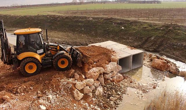 Elmalı Bayralar Mahallesi'nde köprü inşaatına başlandı