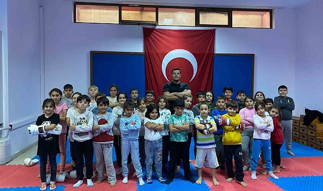 Kemer'de karate, kick boks ve pilates kursları devam ediyor
