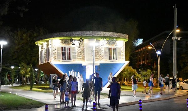 Kemer'deki ters eve 29 bin ziyaretçi