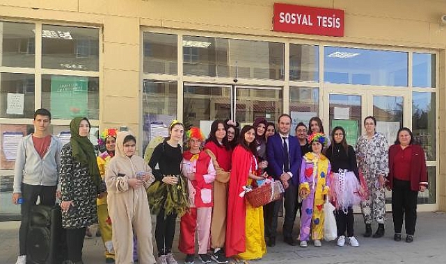 Liselilerden depremzede öğrencilere moral