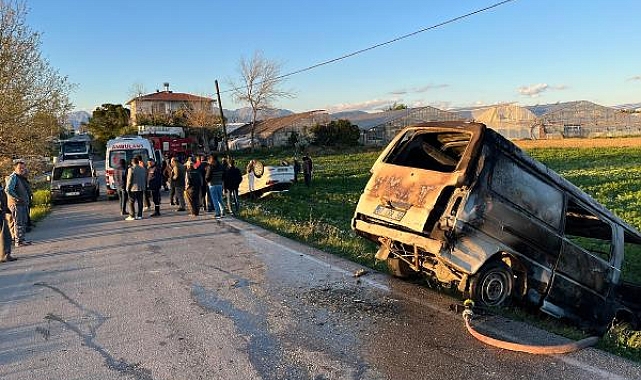 Otomobille minibüs çarpıştı; 2 yaralı