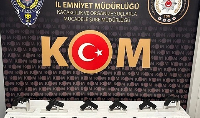 Polisin durdurduğu araçtan uyuşturucu madde ve ruhsatsız silahlar çıktı