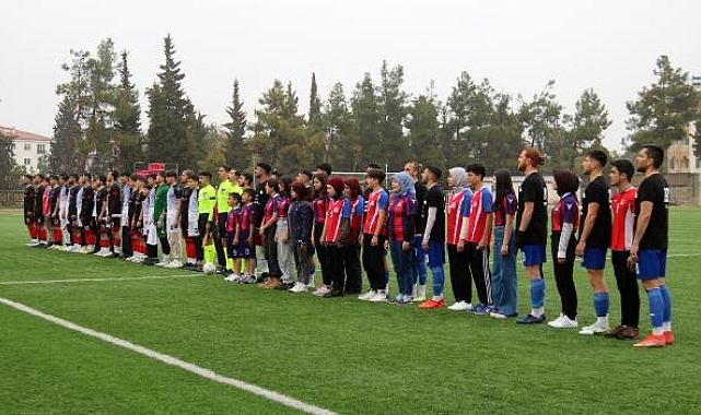 Seremoniye depremzede çocuklarla çıktılar