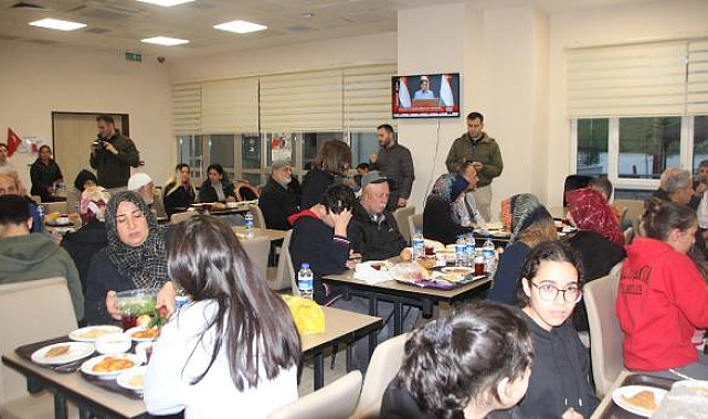 Serik'te depremzedelerle iftar
