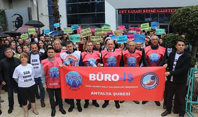 SGK çalışanları iş bıraktı