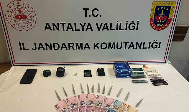 Ticari taksi ile uyuşturucu nakline jandarma engeli
