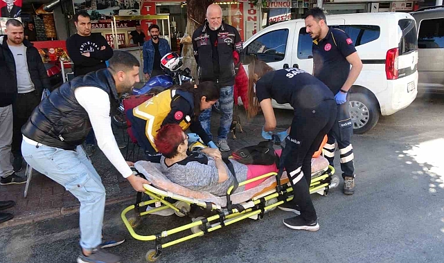 Yaya geçidinden geçen yaşlı Alman kadına motosikletli kurye çarptı