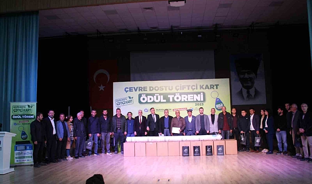 Akıllı otomatlara en çok ambalaj bırakanlara ödülleri verildi