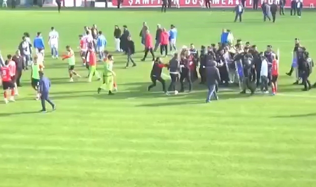 Amatör küme play-off maçının bitiş düdüğünde ortalık karıştı