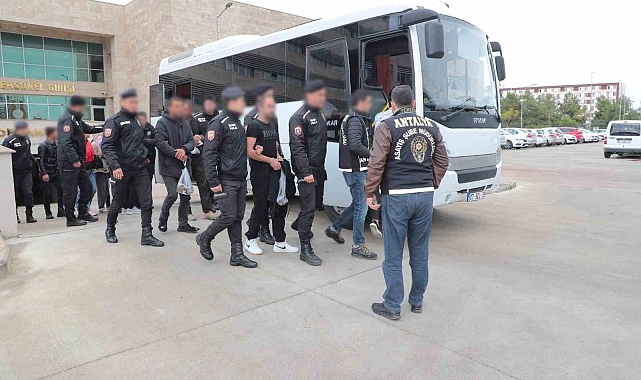Antalya'da firari şahıslara eş zamanlı operasyon