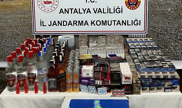 Antalya'da kaçak alkol ve sigara satılan markete jandarmadan baskın