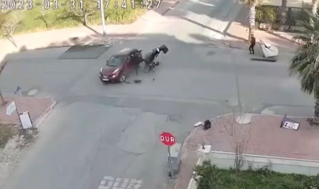 Antalya'da motosiklet ve sürücüsünü metrelerce savuran kaza