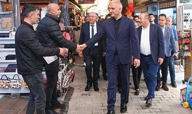 Antalyalı iki bakandan Antalya'da esnaf ziyareti