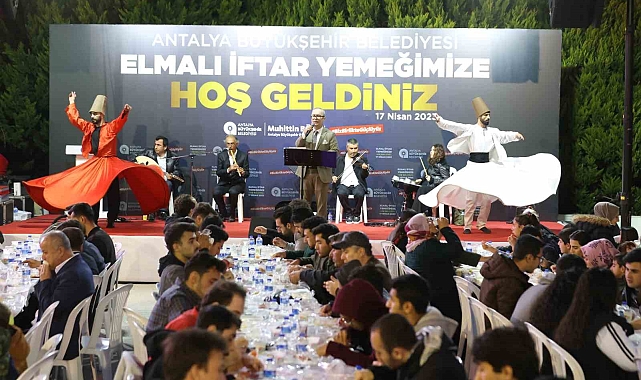 Başkan Böcek, Kadir Gecesi'ni Elmalı'da geçirdi
