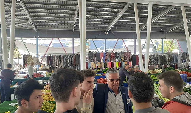 Başkan Topaloğlu'ndan pazar esnafının istek ve şikayetlerini dinledi