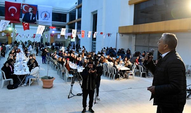 Başkan Uysal, 'Bir elimiz deprem bölgesinde'