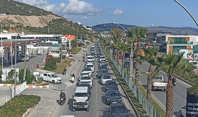 Bayram hareketliliği başladı; uzun araç kuyrukları oluştu