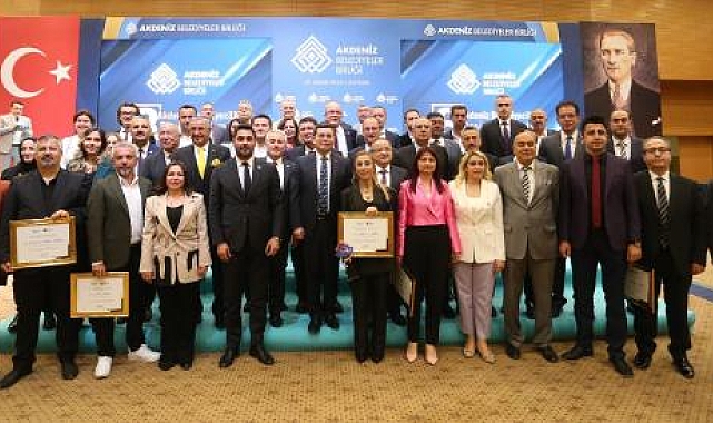 Belediyelerin 'en'leri ödüllendirildi