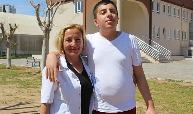 Çocuğuna otizm teşhisi koyulunca, doktora 'İlaç verseniz düzelir mi' diye sormuş