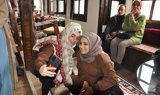 Depremzedeler tarih kokan Göynük'ü gezdi