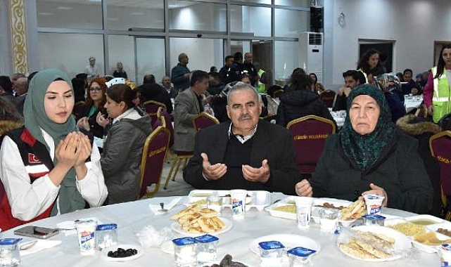 Eğirdir'de depremzede aileler iftarda buluştu