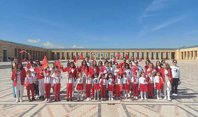 Elma Şekeri’nden Ata’ya ziyaret