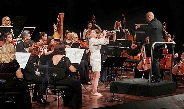 Fransız trompetçi'den çıplak ayaklı konser