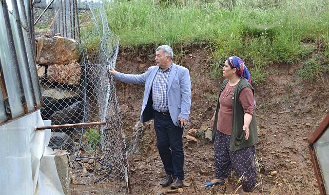 Gazipaşa'da dere taştı, domates serası sular altında kaldı