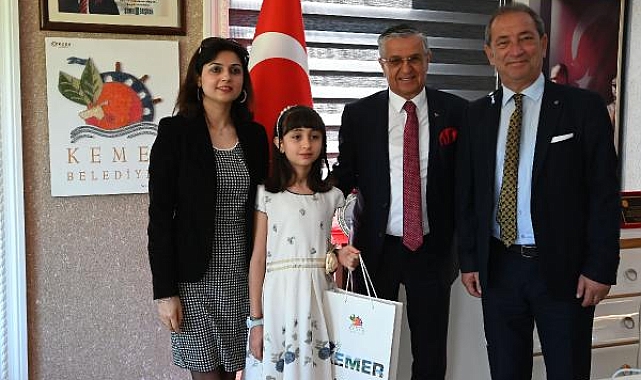 Kemer'de Beren Nisa, başkan oldu