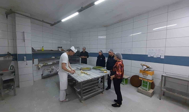 Kemer'de zabıtadan bayram öncesi denetim