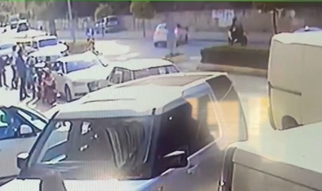 Motosiklet sürücüsünün hastanelik olduğu kaza kamerada