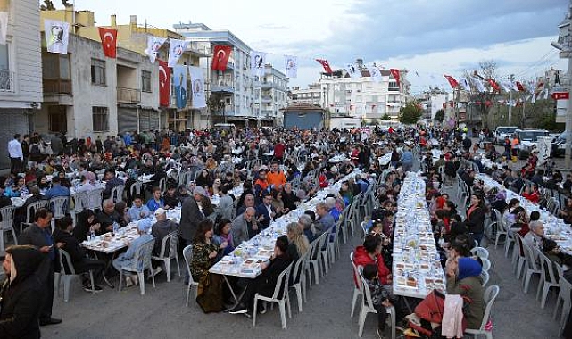 Muratpaşa'da mahalle sakinleri aynı sofrada buluştu