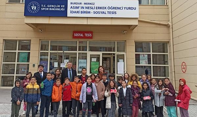 Öğrenciler ve velileri depremzedelerle bayramlaştı