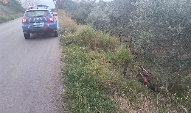Şarampole devrilen motosikletteki 2 kişi yaralandı