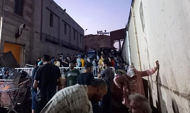 Sudan'daki Türkler, tahliye için camide bekliyor