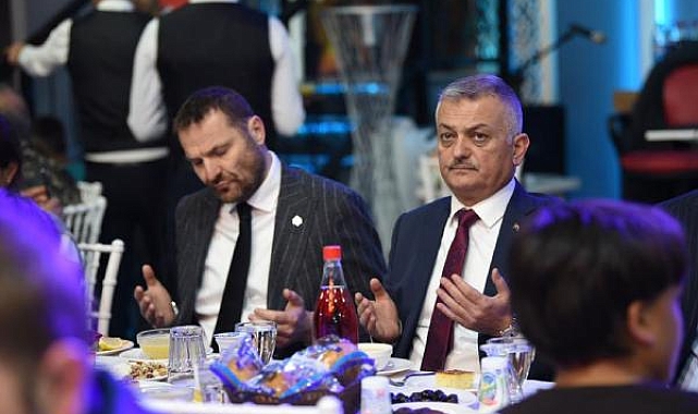 Vali Yazıcı, 'bir lokma, bin sofra' etkinliğinde vatandaşlarla iftar yaptı