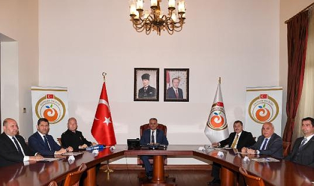 Vali Yazıcı: Seçim demokrasinin namusudur
