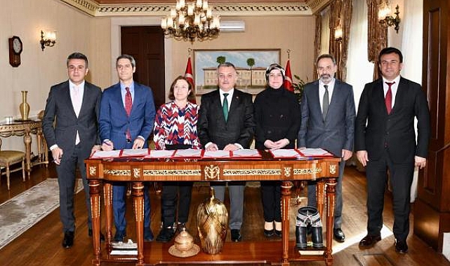 Valilikte hayırseverlerden çifte protokol