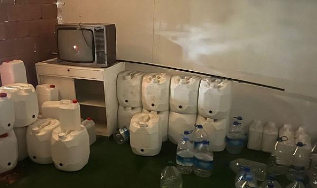 3265 litre alkol ve 12 bin 950 şişe ve kapağı ele geçirildi