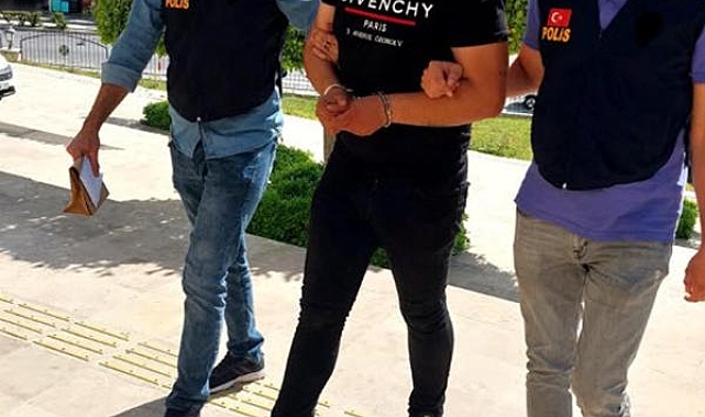 9 kişilik hafif ticari araçtan 26 kaçak göçmen çıktı