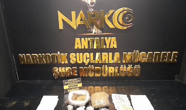 Antalya'da 5 kilo 272 gram esrar, 19 bin 881 adet ecstasy hap ele geçirildi