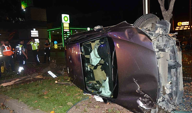 Antalya'da refüje çıkan otomobil takla attı: 3 yaralı