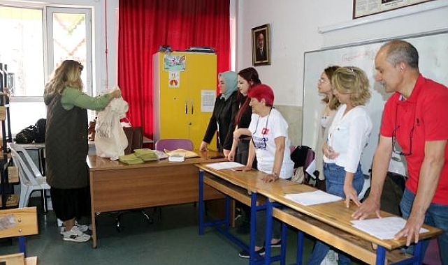 Antalya'da sandık görevlileri yemin ederek göreve başladı