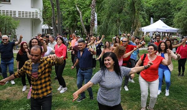 Antalya'da şenlik havasında Hıdırellez kutlaması