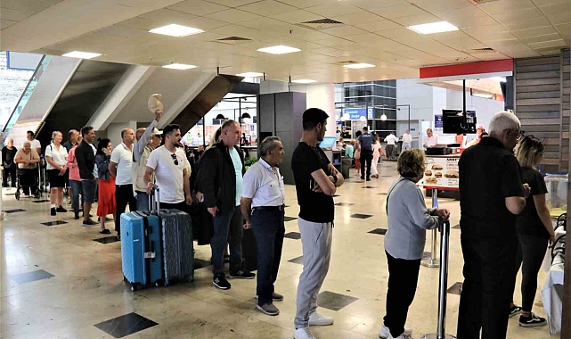 Antalya'da tatilciler ikinci turda sandığa akın etti