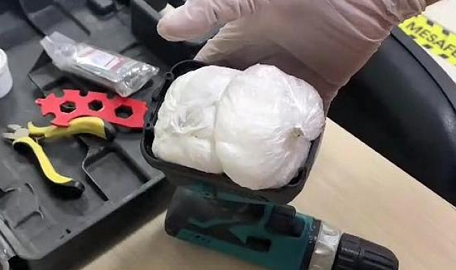 Aracın gizli bölmelerinde uyuşturucu ele geçirildi
