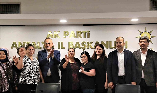 Bakan Çavuşoğlu: "Atatürk'ün kurduğu parti bu hale düşmemeliydi"