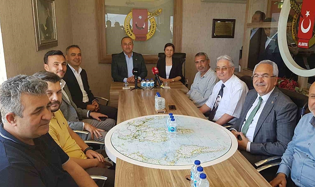 Bakan Çavuşoğlu: "Vatandaşımızı tehdit edip fişliyorlar"