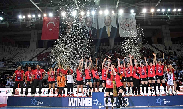 Bir Türk takımı ilk kez Avrupa kupasını kazandı