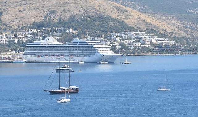 Bodrum'a denizden 1182 turist geldi